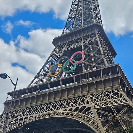 Studio Champs Elysees Tour Eiffel Parigi Esterno foto